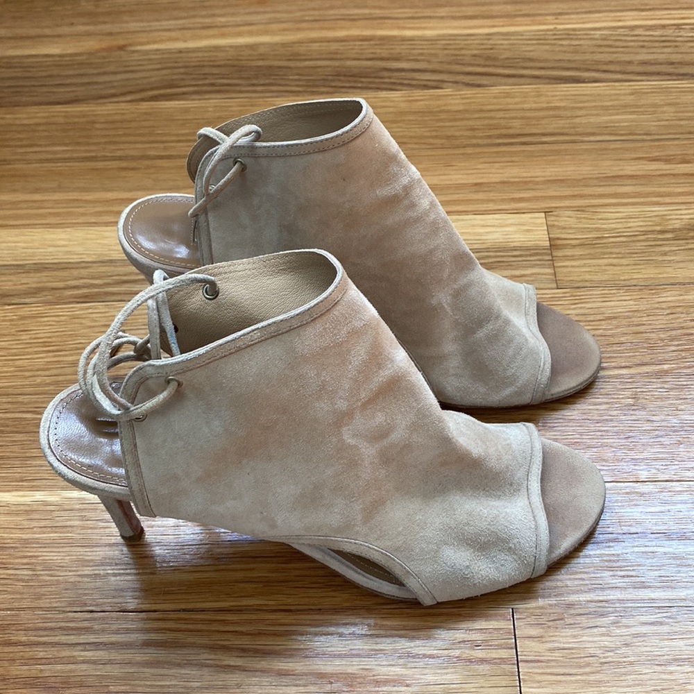 Aquazurra suede shoe